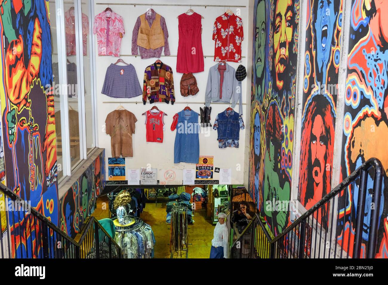 Eintritt zum Vintage-Bekleidungsgeschäft in Melbourne, Victoria, Australien. Stockfoto