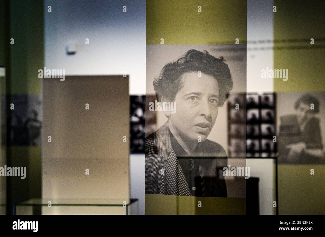 Berlin, Deutschland. Mai 2020. Die Ausstellung "Hannah Arendt und das 20. Jahrhundert" wird im Deutschen Historischen Museum (DHM) nach der Schließung durch die Korona-Epidemie wiedereröffnet. Bis zum 18. Oktober widmet das Museum der Publizistin eine Ausstellung, die sich mit ihren politischen Statements beschäftigt. Quelle: Jens Kalaene/dpa-Zentralbbild/dpa/Alamy Live News Stockfoto