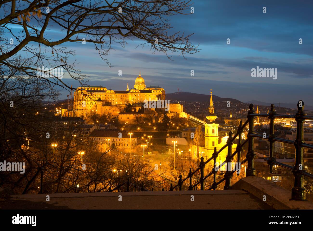 Königspalast von Buda Nachtsicht vom Gellert Hügel Stockfoto