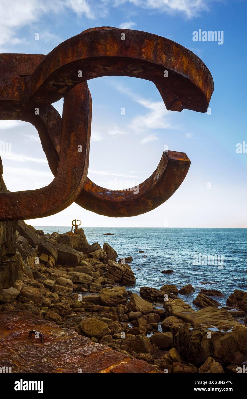 San Sebastian, Gipuzkoa, Baskenland, Spanien : die Skulptur des Windes (Peine del viento/Haizearen orrazia) von Eduardo Chillida Stockfoto