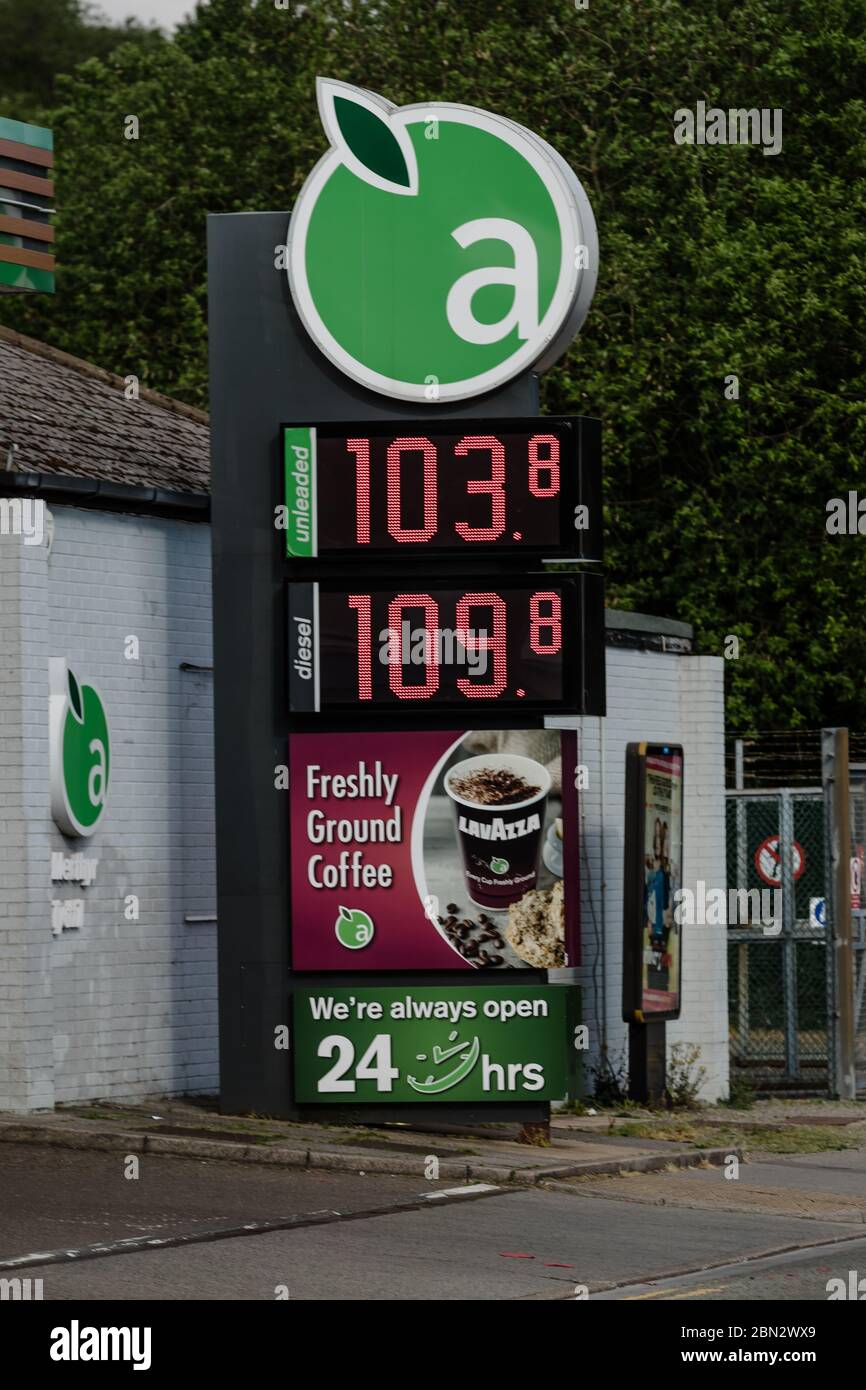 MERTHYR TYDFIL, WALES - 11. MAI 2020 - während der Covid19-Epidemie in Wales sinken die Kraftstoffpreise weiter. Stockfoto