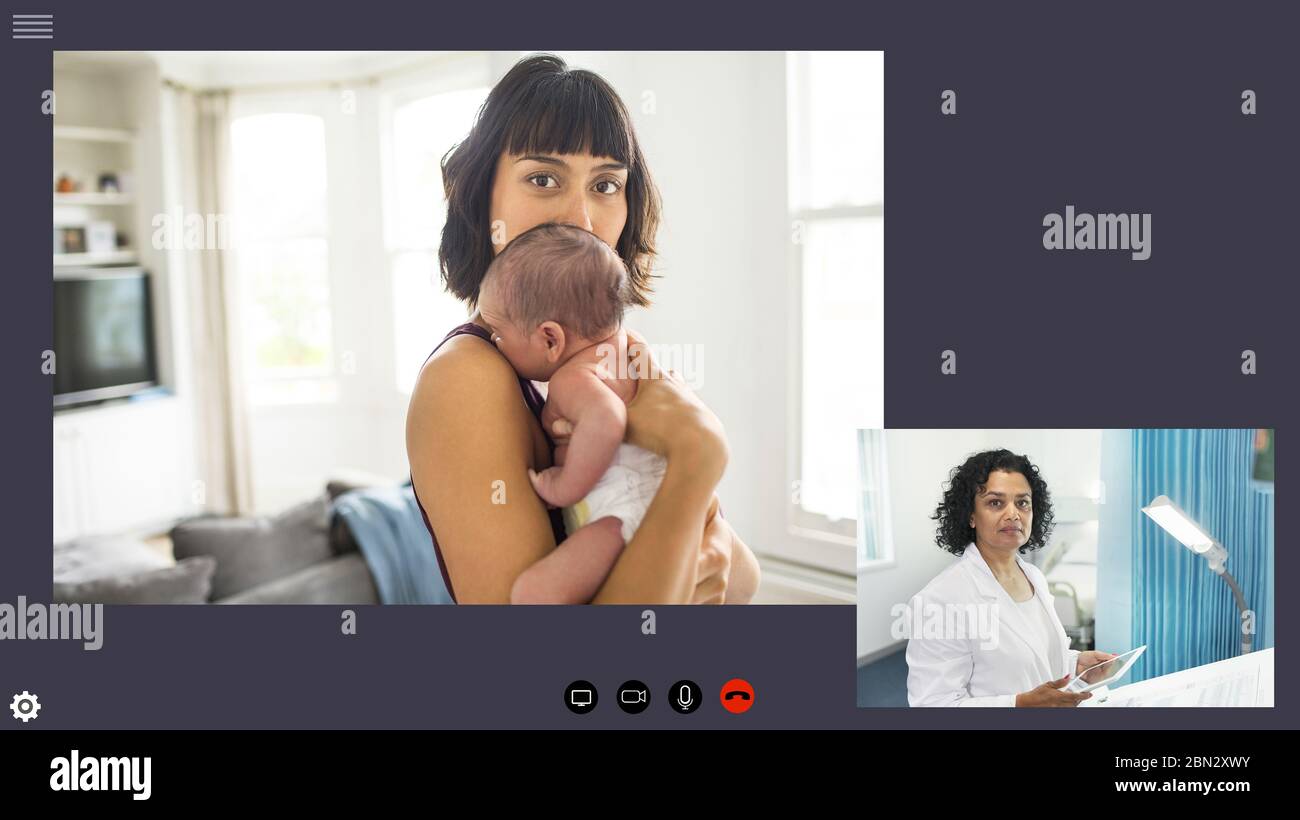 Mutter mit neugeborenem Baby Videokonferenzarzt während COVID-19 Stockfoto