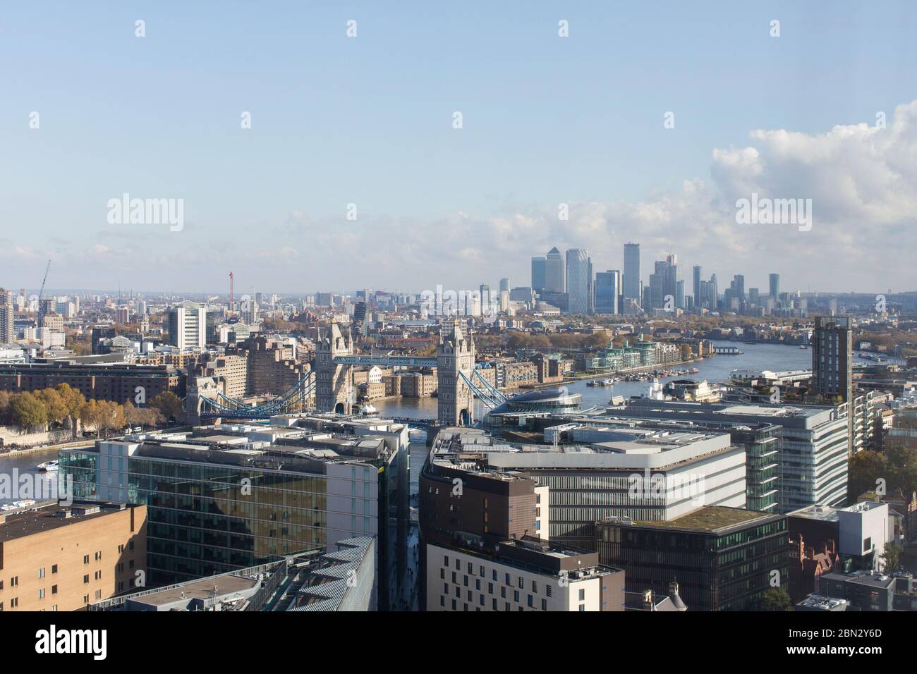 Sonnige Aussicht auf die Stadt, London, Großbritannien Stockfoto