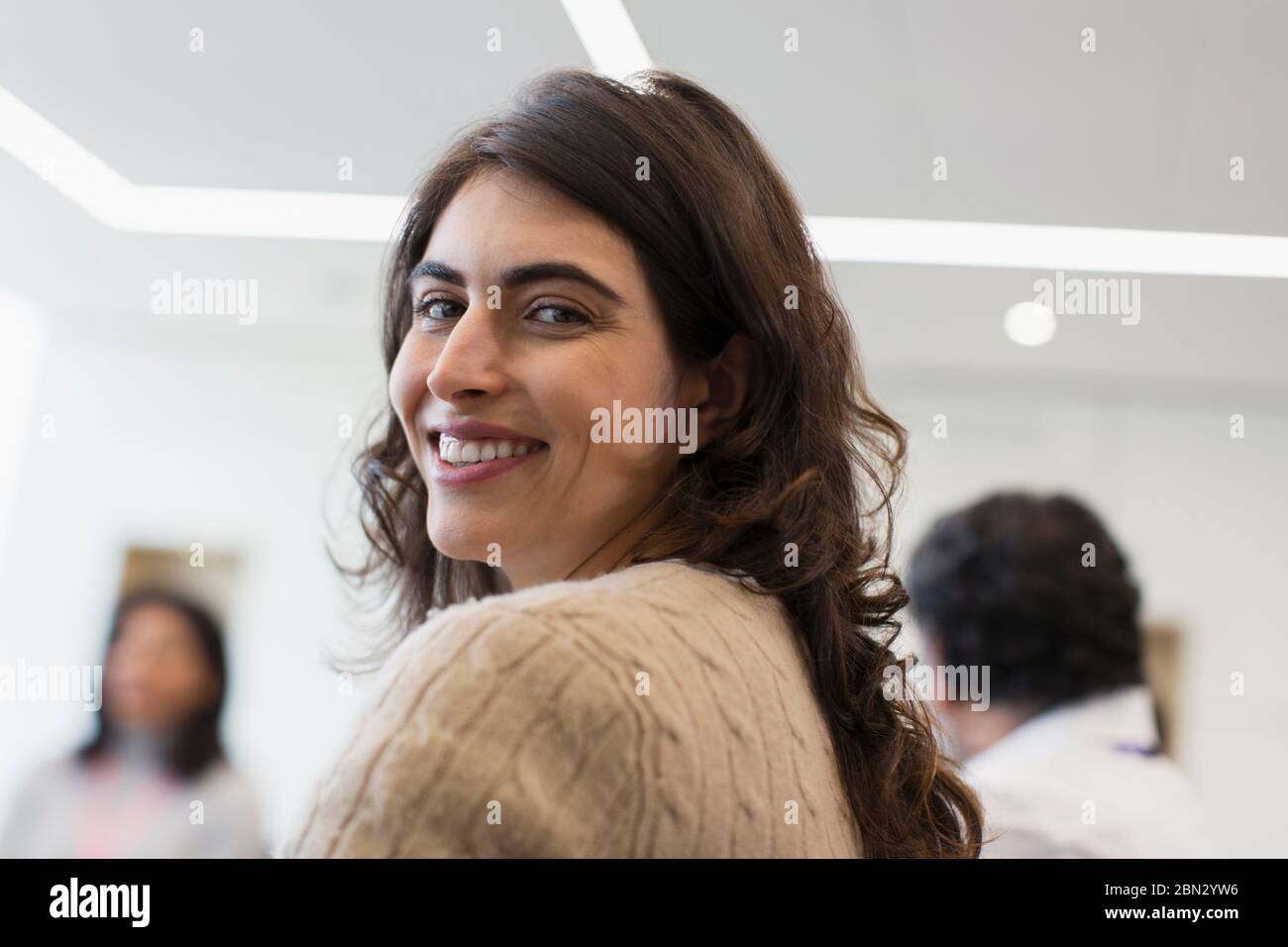 Portrait zuversichtlich Geschäftsfrau in Sitzung Stockfoto
