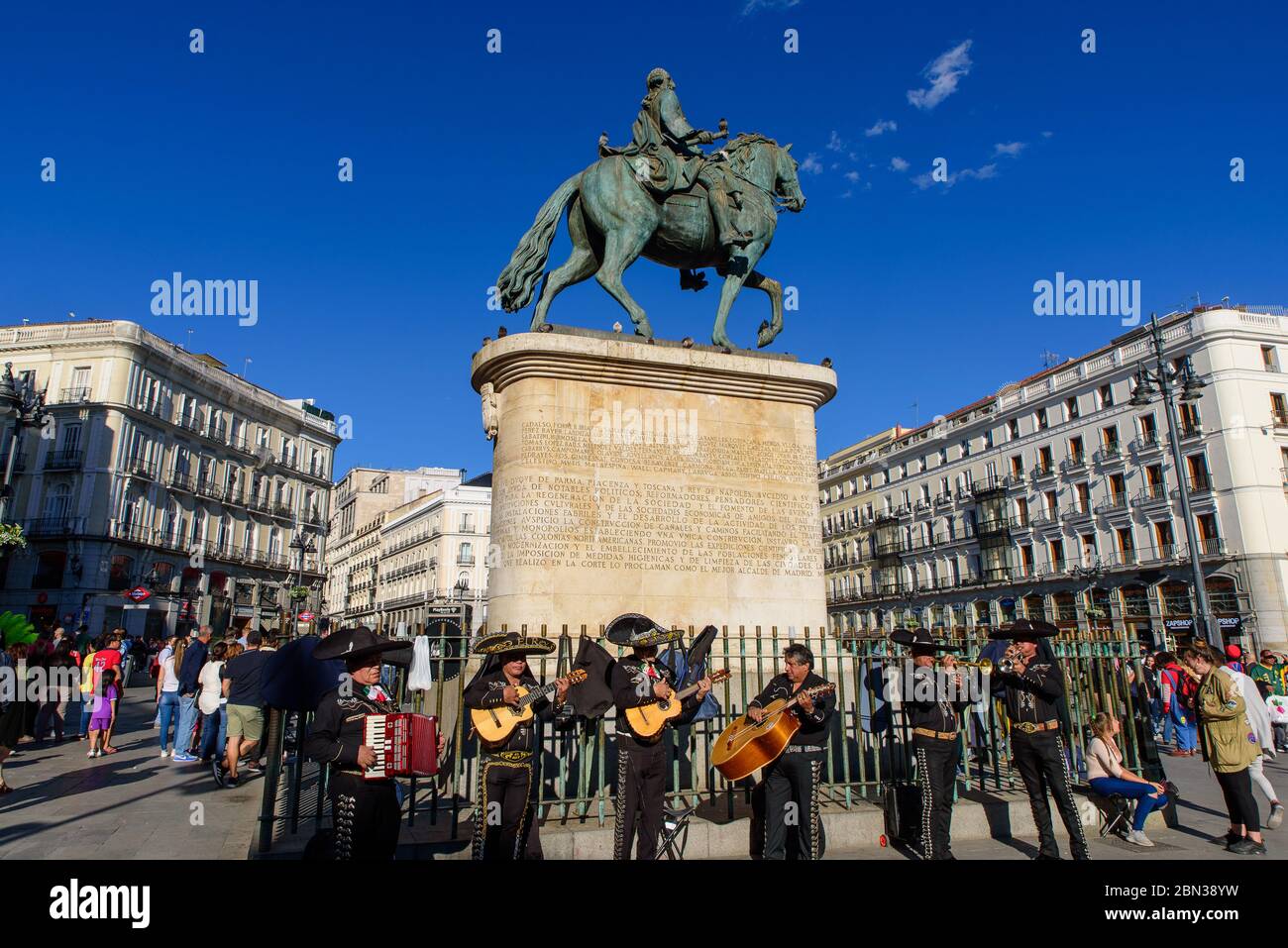 Puerta del sol (Tor der Sonne), ein öffentlicher Platz in Madrid, Spanien Stockfoto
