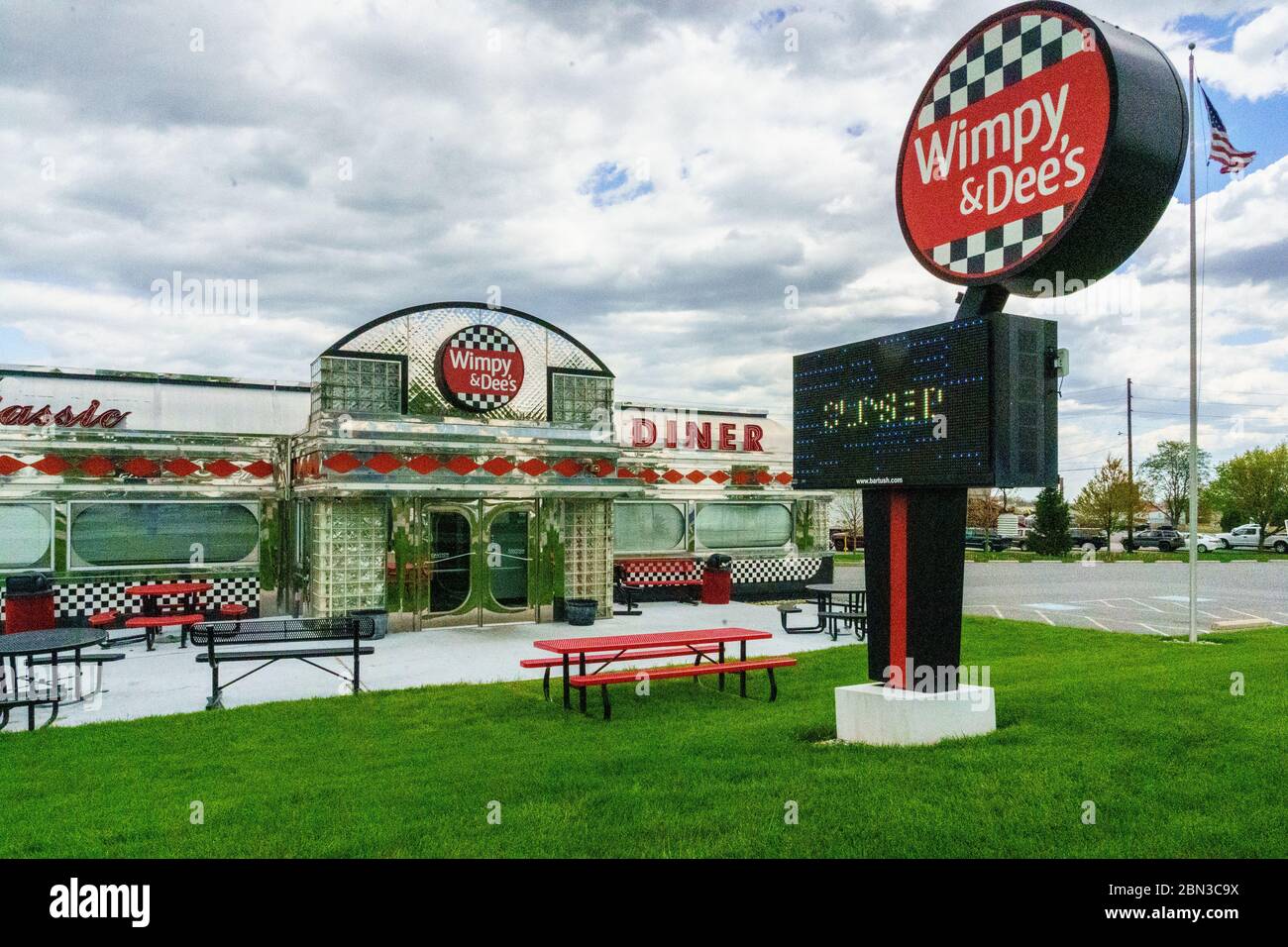 Honey Brook, PA / USA - 4. Mai 2020: Wimpy & Dee's Classic Style Diner ist in Chester County, Pennsylvania, geschlossen. Stockfoto