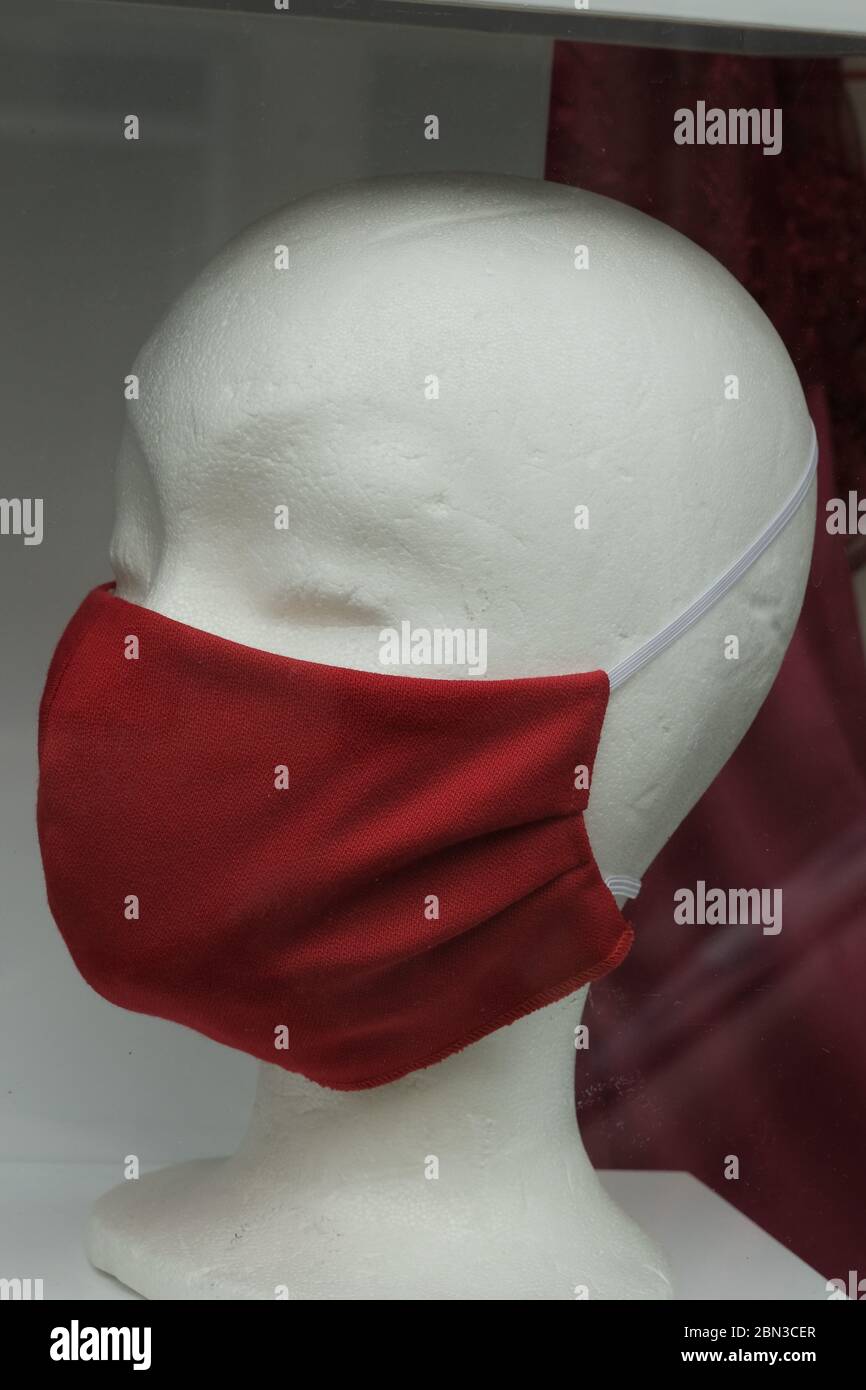 Herstellung von Masken in einer Haute Couture Werkstatt Stockfoto