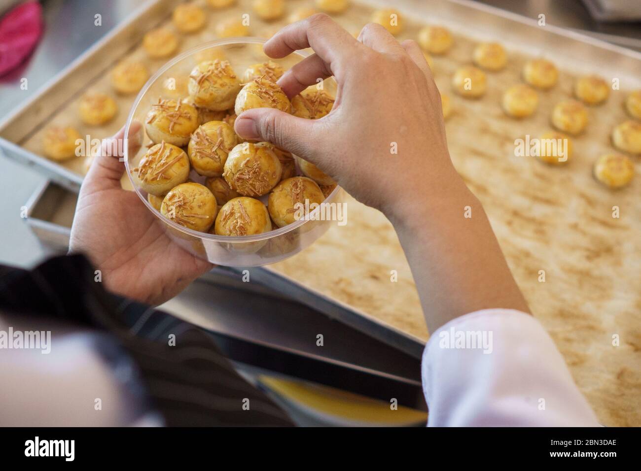 Ananas Torte frisch aus dem Ofen. Nastar Kuchen Stockfotografie - Alamy