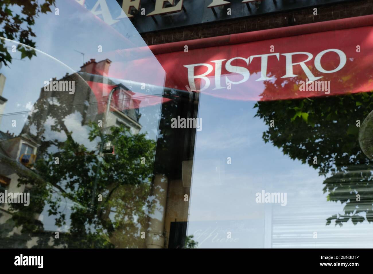 Leere Cafés und Restaurants in paris Stockfoto