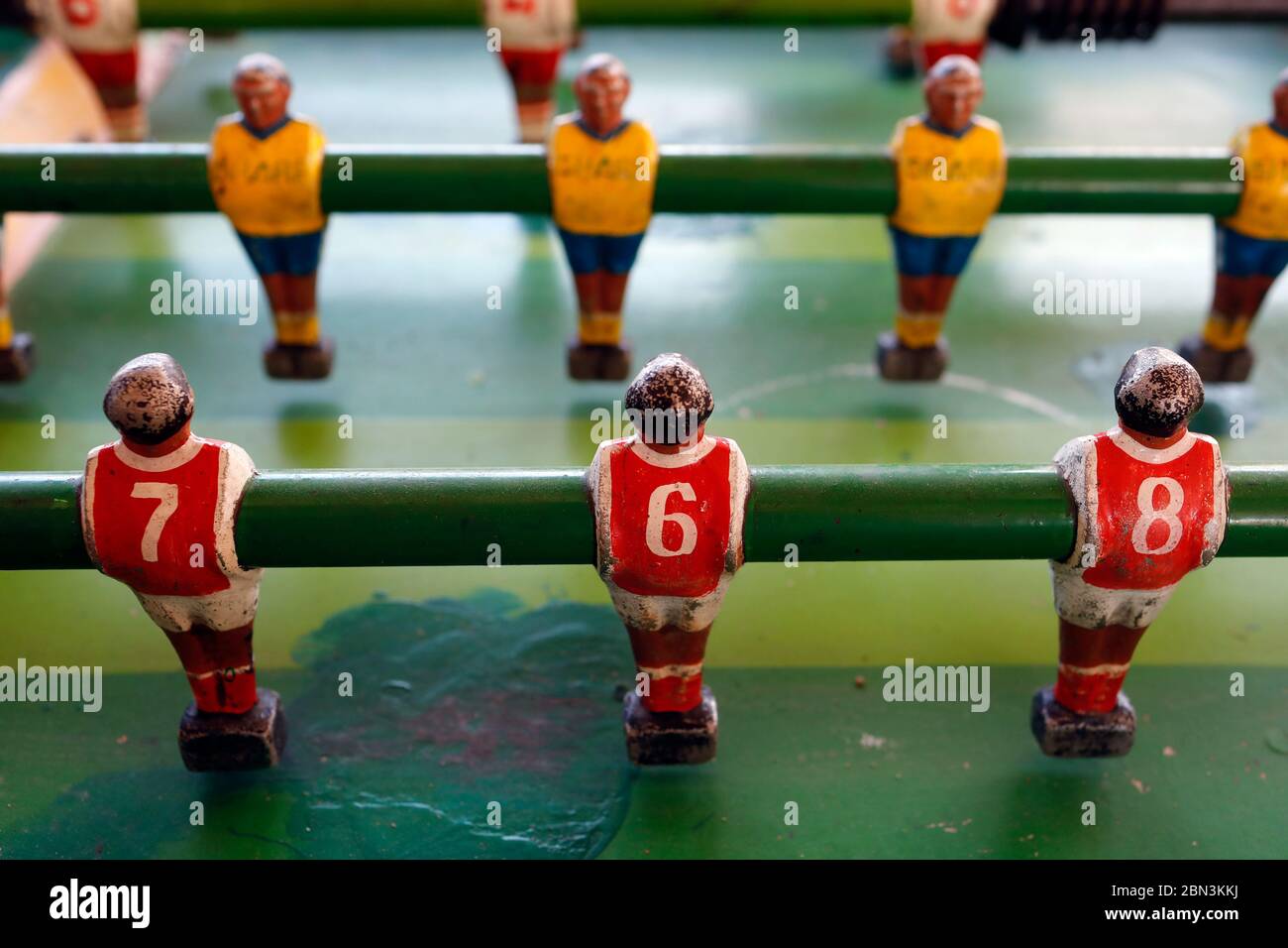 Tischfußball im Freien, Babyfußball oder Babyfußball. Vintage-Stil. Madagaskar. Stockfoto