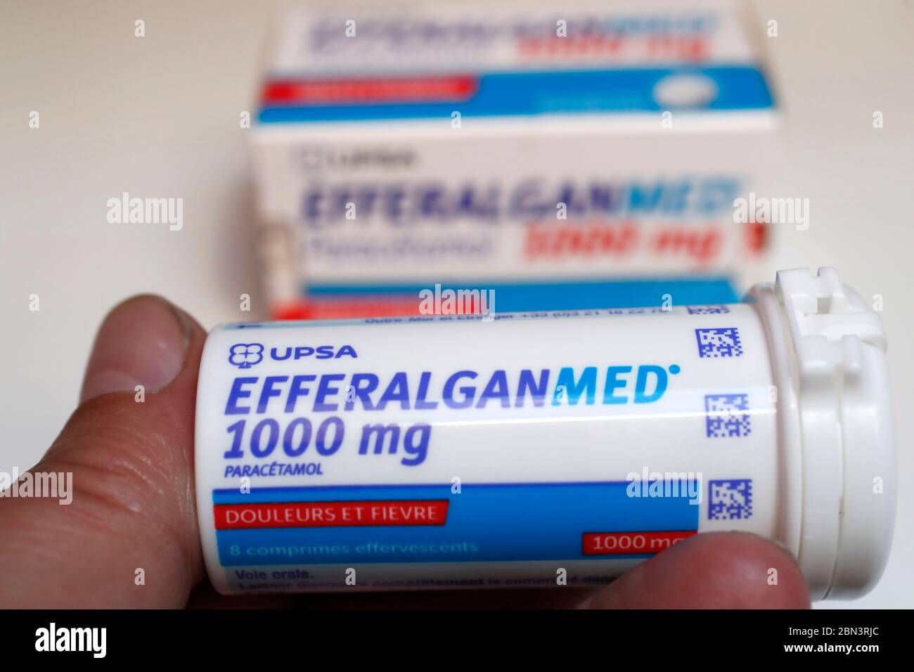 Coronavirus (COVID-19)-Epidemie. Paracetamol ist ein Medikament, das zur Behandlung von Schmerzen und Fieber verwendet wird. Stockfoto