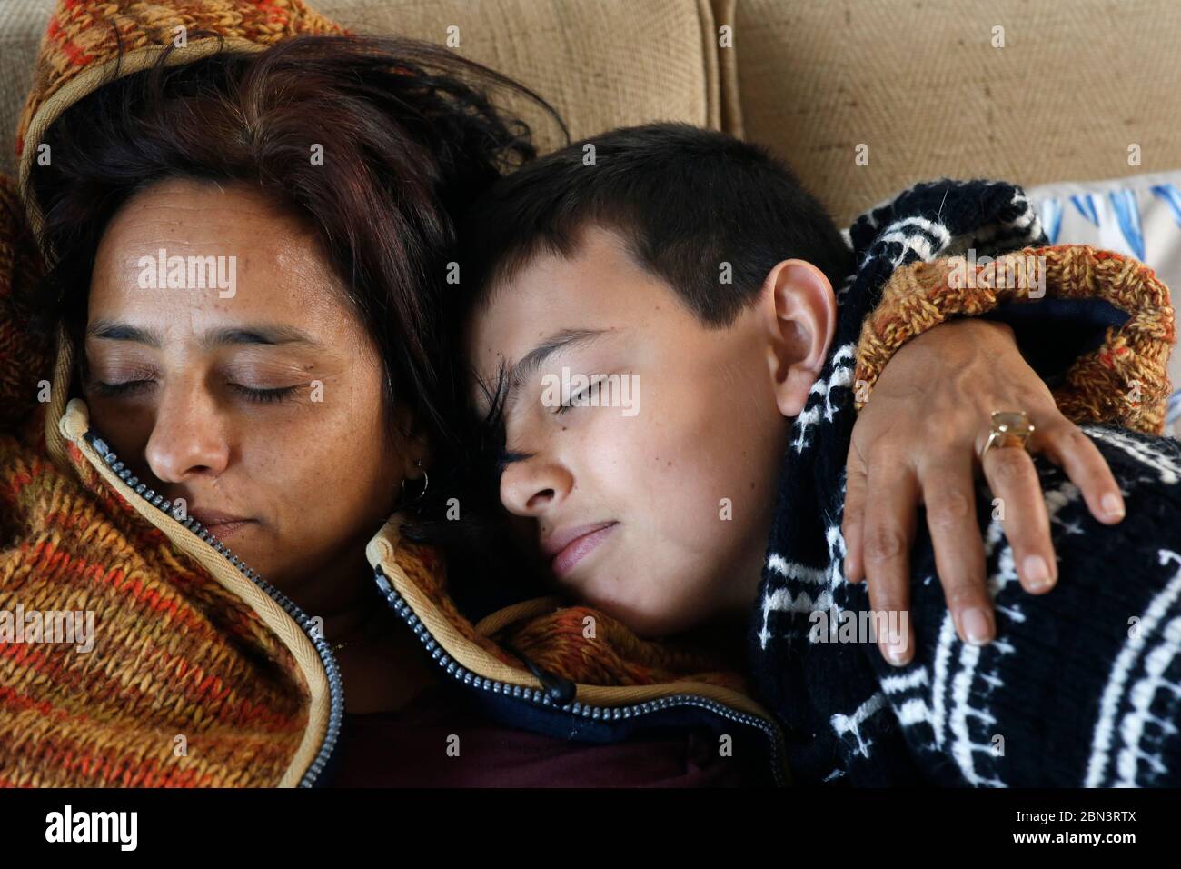 Mutter und Sohn, die in London, Großbritannien, schlummern Stockfoto