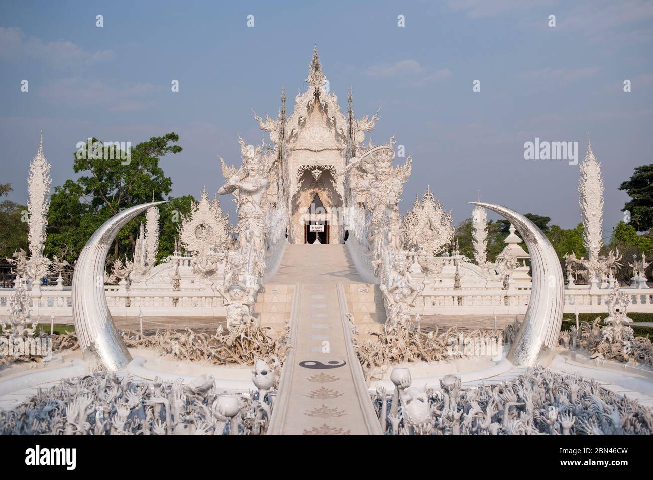 Der weiße Tempel von Wat Rong Khun in Chiang Rai, Thailand. Stockfoto