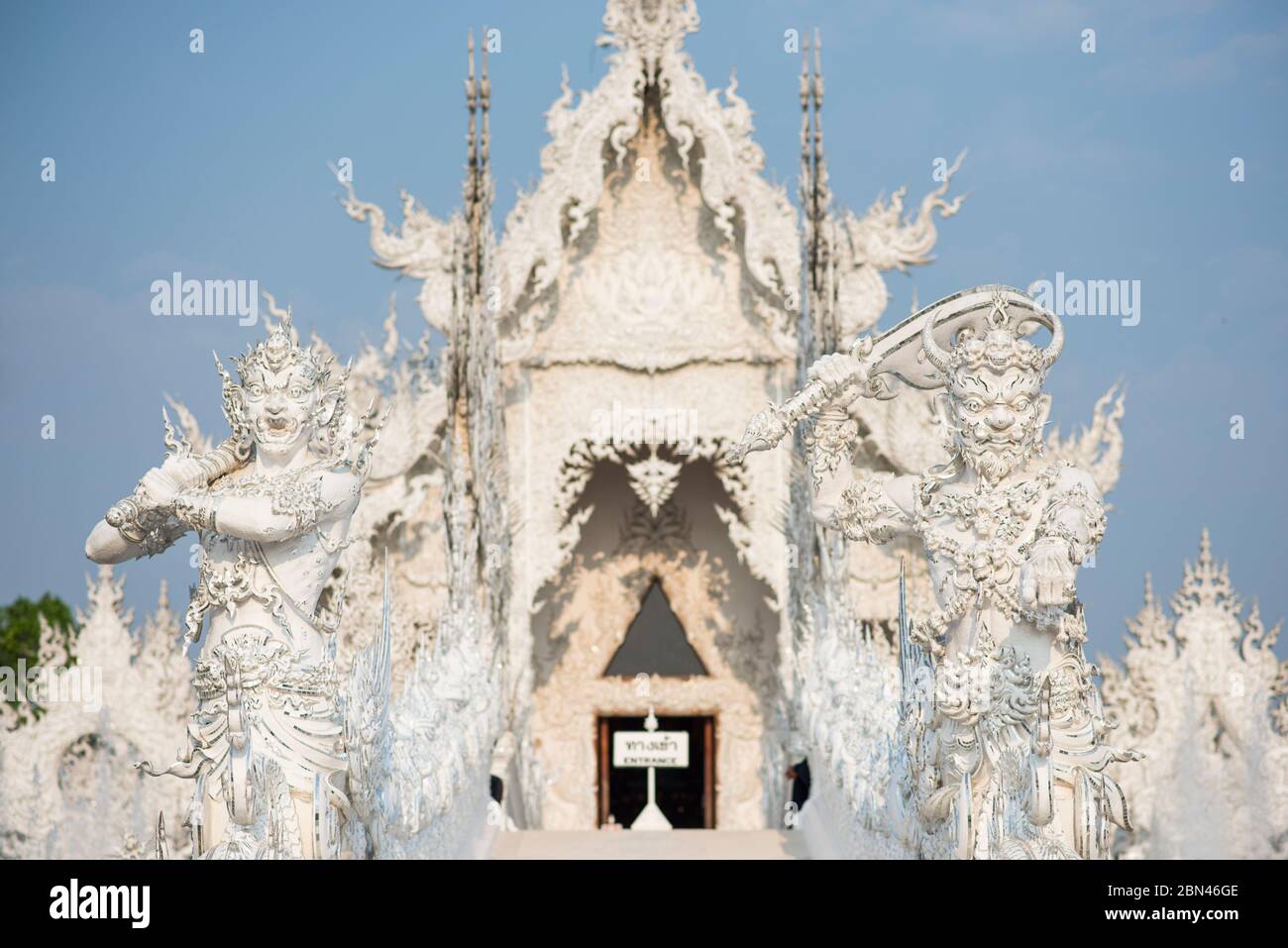 Der weiße Tempel von Wat Rong Khun in Chiang Rai, Thailand. Stockfoto