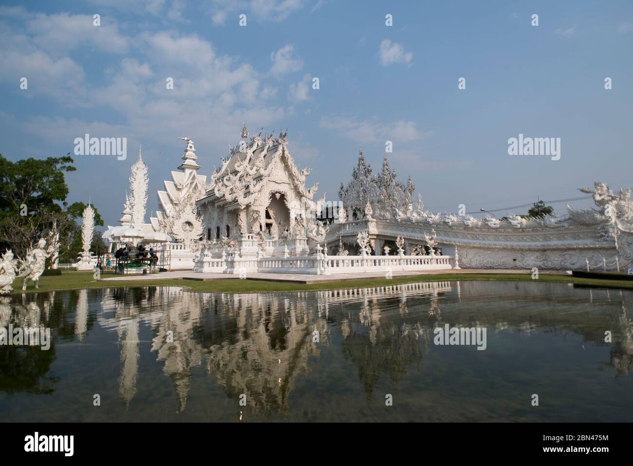 Der weiße Tempel von Wat Rong Khun in Chiang Rai, Thailand. Stockfoto