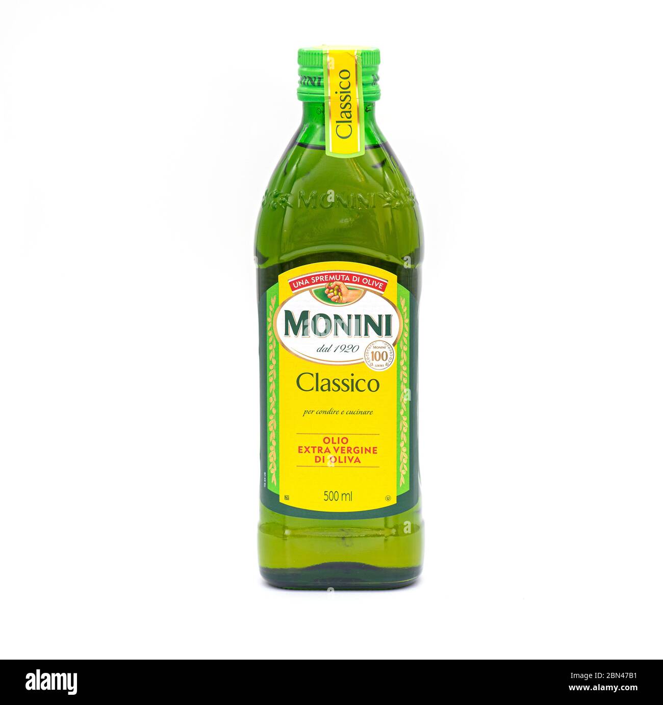 BERLIN - MAI 12: MONINI Classico Flasche mit Olivenöl auf weißem Hintergrund am 12. Mai in Berlin isoliert. 2020 in Deutschland Stockfoto