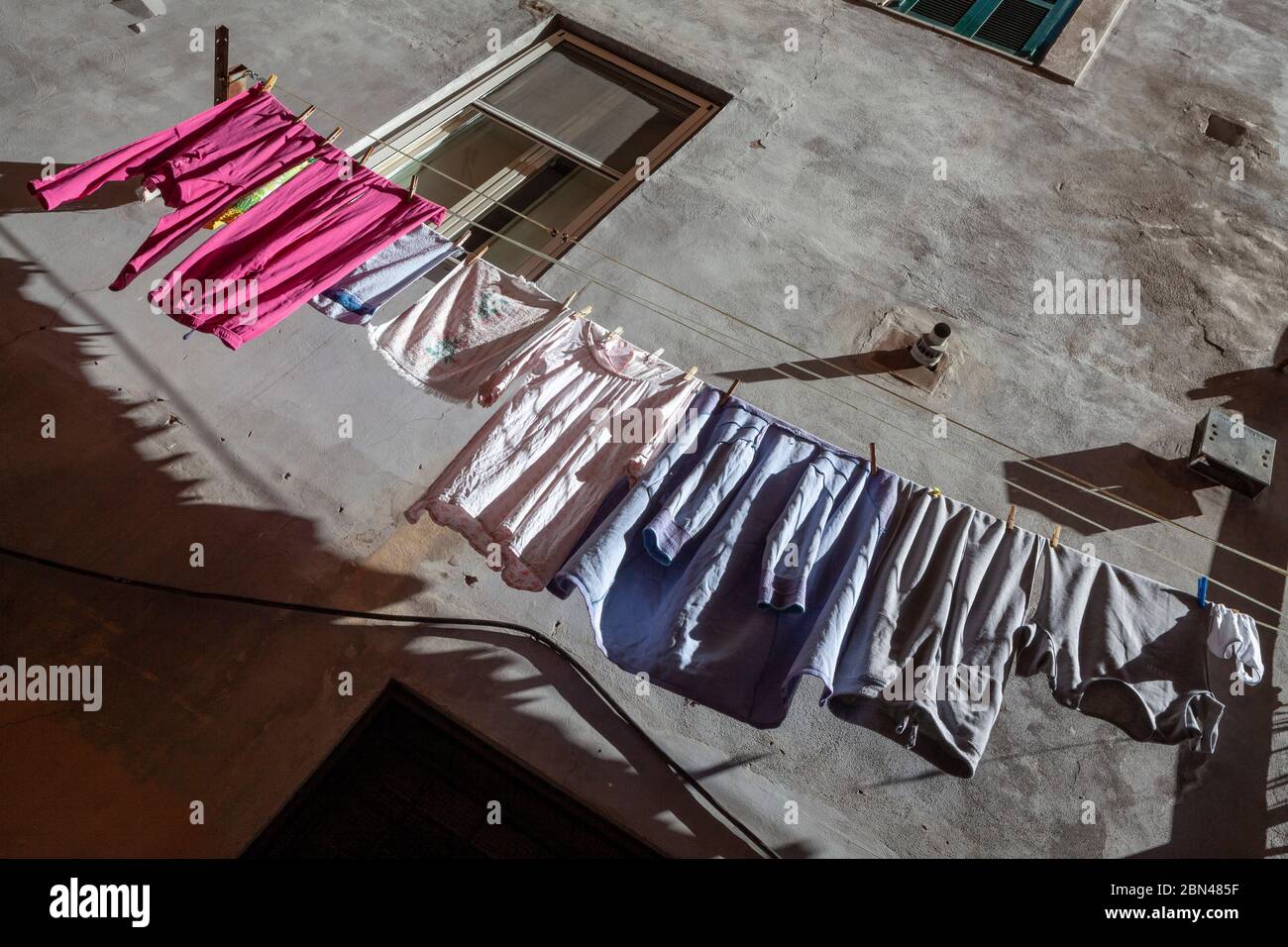 Wäsche zum Trocknen hängen Stockfoto