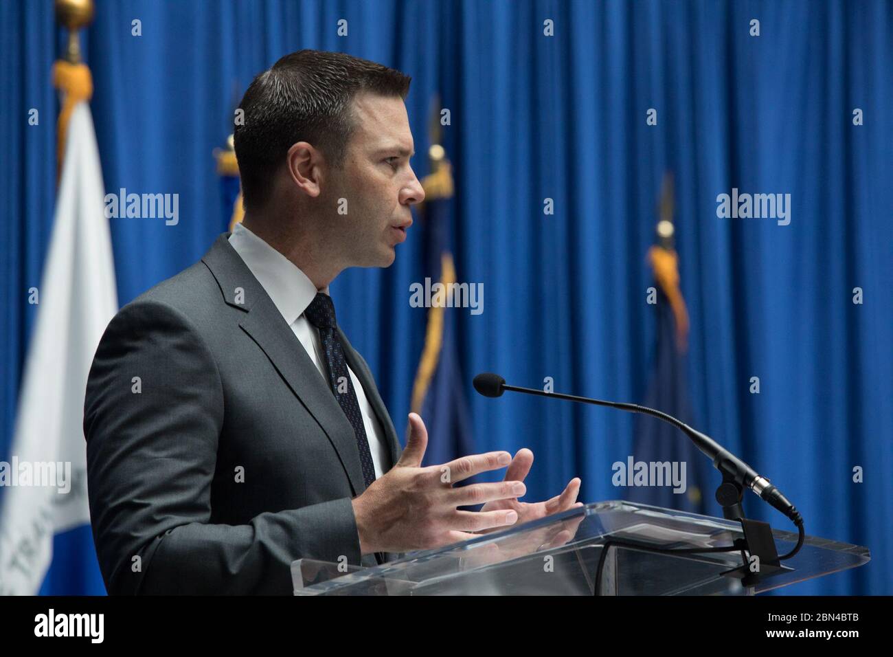 Der US-Kommissar für Zoll und Grenzschutz Kevin McAleenan hat bei der Zeremonie zur Einhaltung des National Maritime Day am 22. Mai 2018 in Washington, D.C., seine Worte gegeben. Das Thema der Zeremonie ist Maritime Voices! Gestern, Heute, Morgen. Fotograf: Donna Burton Stockfoto