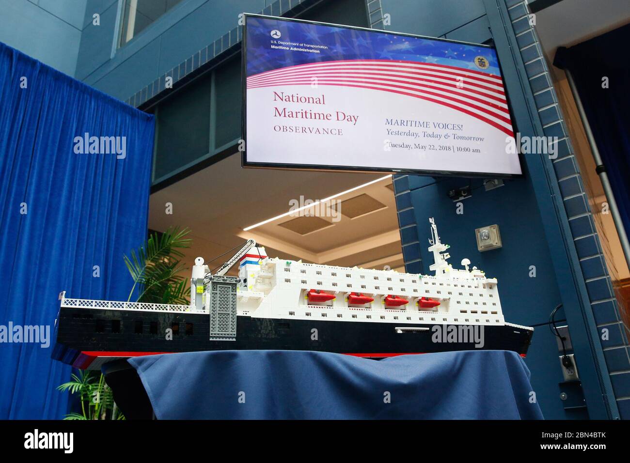 Der US-Kommissar für Zoll und Grenzschutz Kevin McAleenan hat bei der Zeremonie zur Einhaltung des National Maritime Day am 22. Mai 2018 in Washington, D.C., seine Worte gegeben. Das Thema der Zeremonie ist Maritime Voices! Gestern, Heute, Morgen. Fotograf: Donna Burton Stockfoto