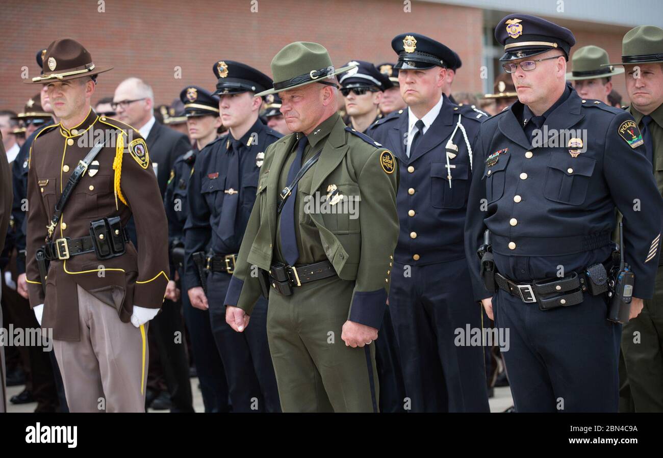 Ein Begräbnis für U.S. Customs and Border Protection Office of Intelligence Collection Operations Manager Christopher T. Bacon in Grand Forks, North Dakota, 14. Juni 2018, Bacon war in einem tödlichen Autounfall in der Nähe von Crookston, Minn., 7. Juni 2018 beteiligt. Bacon begann seine Karriere als US-Grenzschutzagent im Jahr 1995. US-Zoll und Grenzschutz Stockfoto