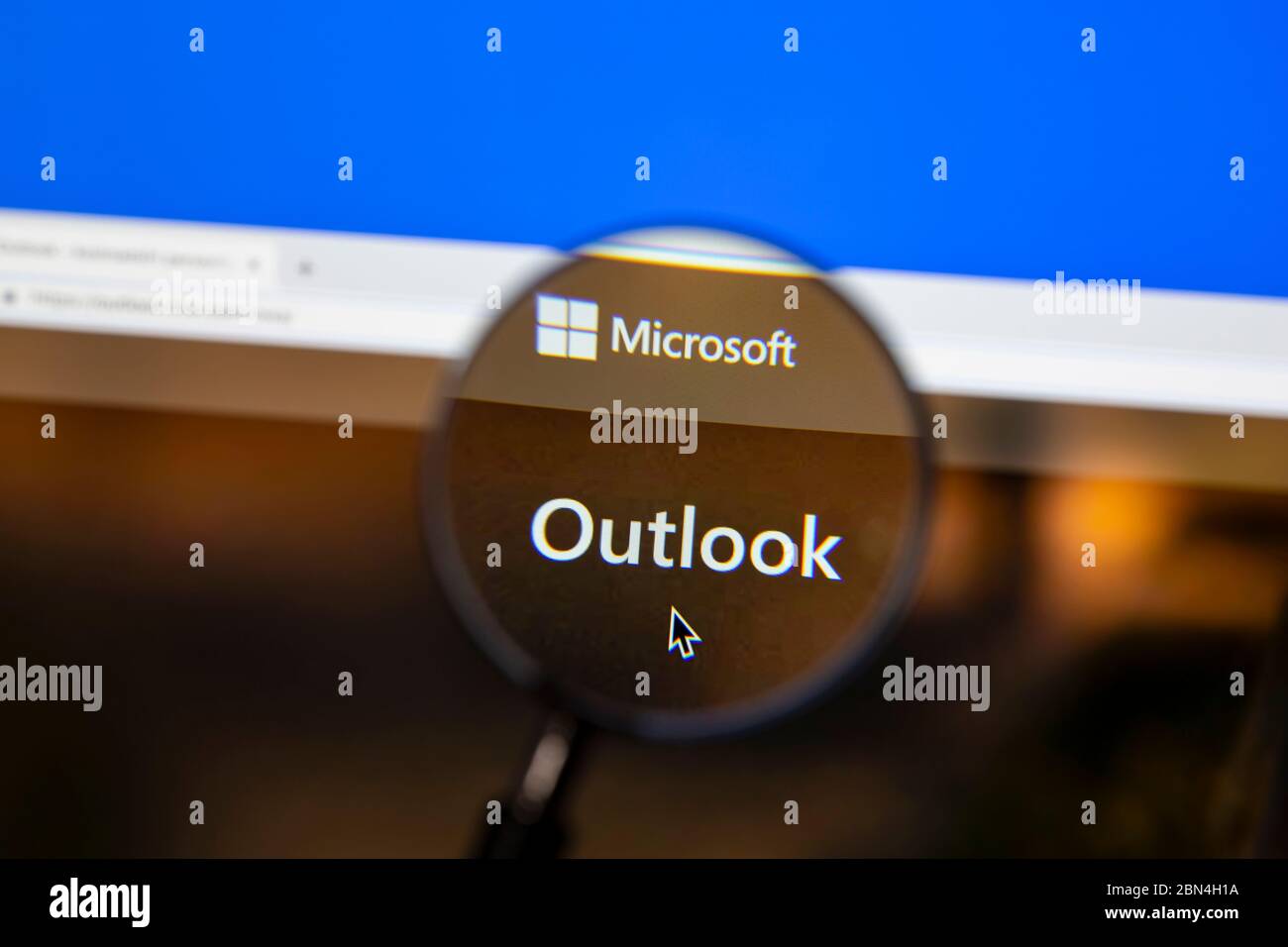 Ostersund, Schweden - 12. Mai 2020: Microsoft Outlook Website.. Microsoft Outlook ist ein persönlicher Informationsmanager von Microsoft, Stockfoto
