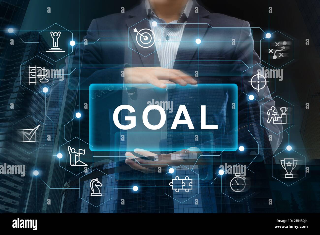 Collage von Geschäftsmann, Wort ZIELE und beruflichen Erfolg im Zusammenhang mit Icons auf virtuellen Bildschirm Stockfoto