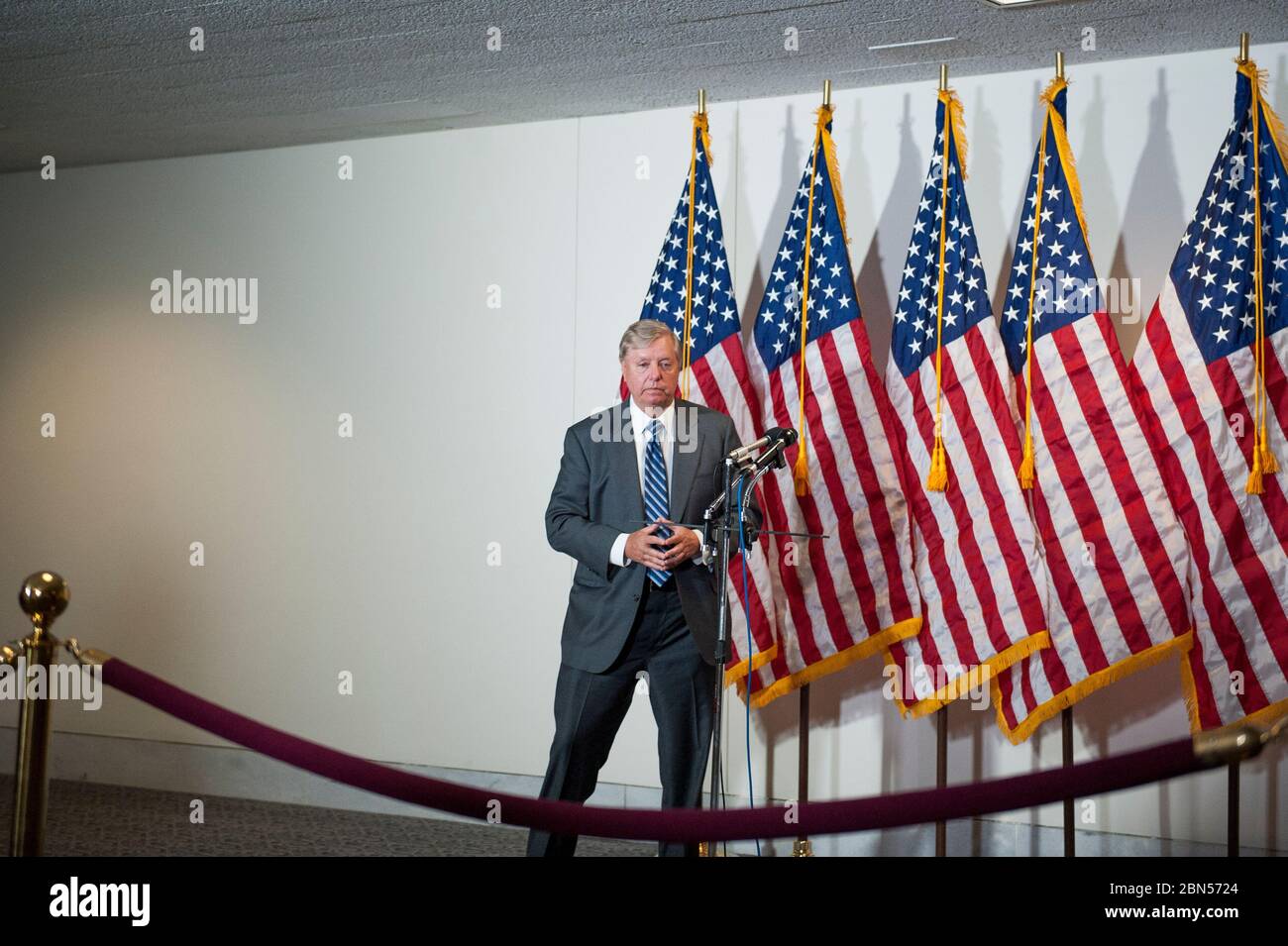 Die Senatorin der Vereinigten Staaten Lindsey Graham (Republikaner von South Carolina) hält Bemerkungen nach dem GOP-Mittagessen im Hart Senate Office Building auf dem Capitol Hill in Washington, DC., Dienstag, 12. Mai 2020. Kredit: Rod Lamkey/CNP/MediaPunch Stockfoto