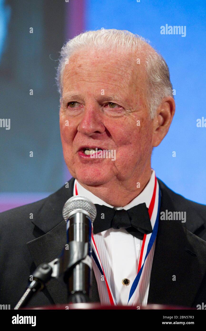 James A. Baker III. Aus Houston, der vollendete Diplomat und Staatsmann, der unter drei Präsidenten der Vereinigten Staaten gedient hat, spricht während er als legendärer Texaner während der Texas Independence Day Zeremonien im Bob Bullock State History Museum geehrt wird. 21. Februar 2012 ©Bob Daemmrich Stockfoto