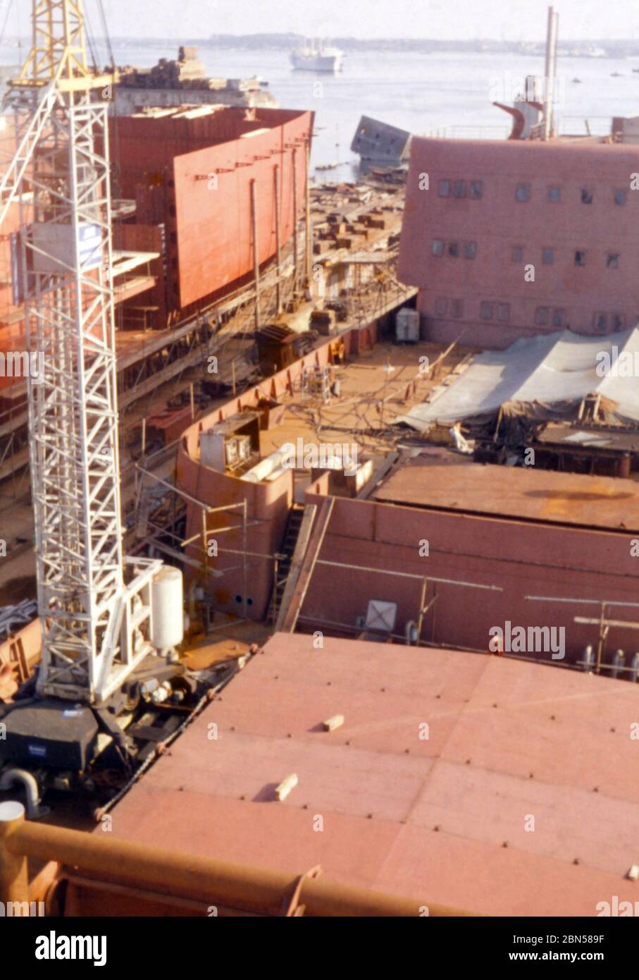 Der Kieler Hafen ist einer der vielseitigsten Häfen im Ostseeraum. Stockfoto