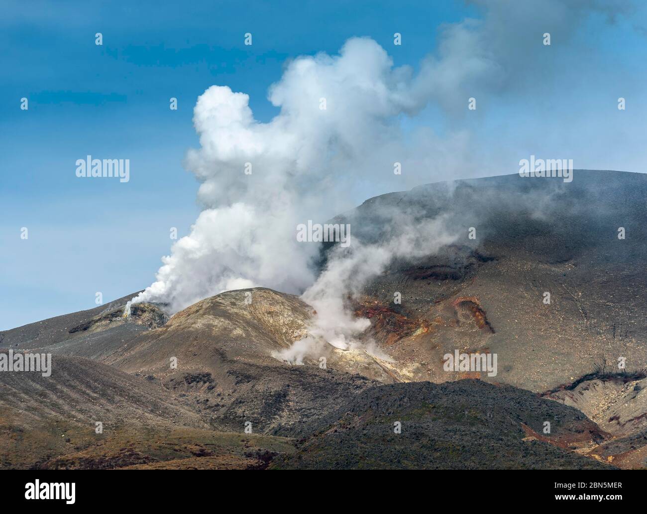 Rauchen Mount Tongariro in der Nähe von Ngauruhoe, Tongariro National Park, Owhango, Manawatu-Wanganui, Neuseeland Stockfoto