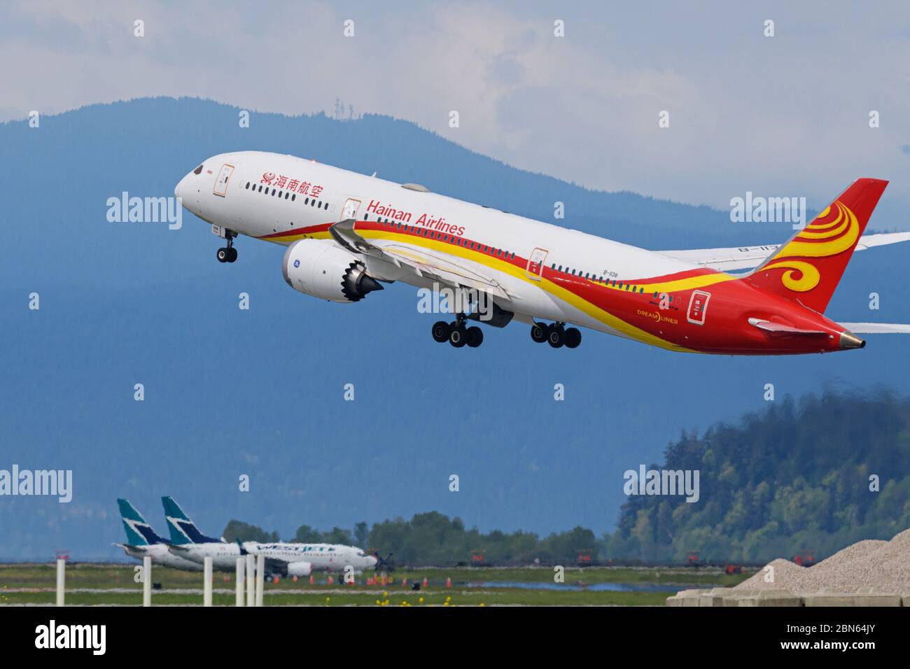 Richmond, British Columbia, Kanada. Mai 2020. Ein Boeing 787-9 Dreamliner Jet (B-1138) von Hainan Airlines hebt vom internationalen Flughafen Vancouver ab. Kredit: Bayne Stanley/ZUMA Wire/Alamy Live News Stockfoto