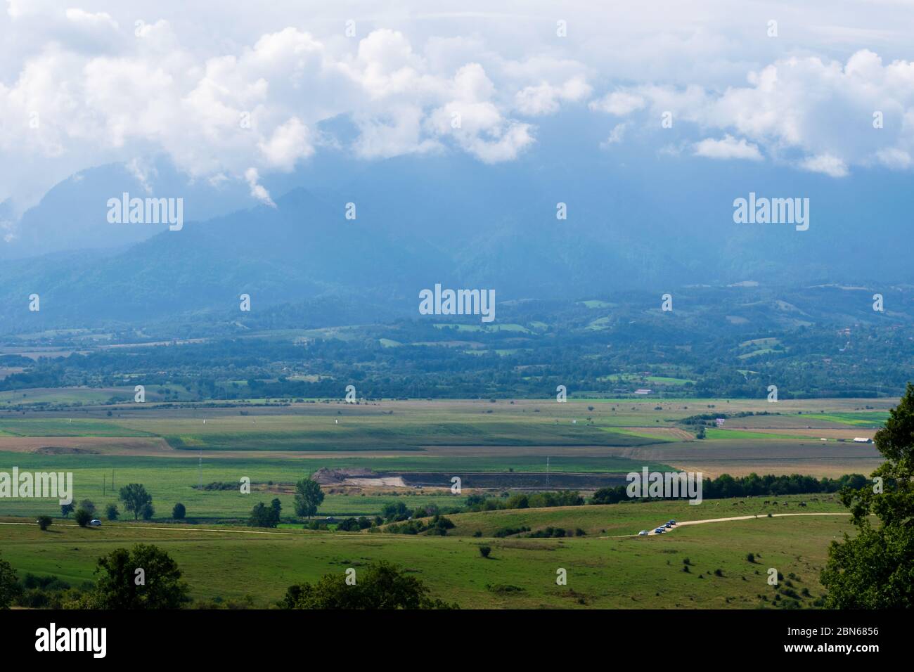 Eine schöne Landschaft in der Nähe des Bärenreservats Zarnesti, Brasov, Rumänien Stockfoto