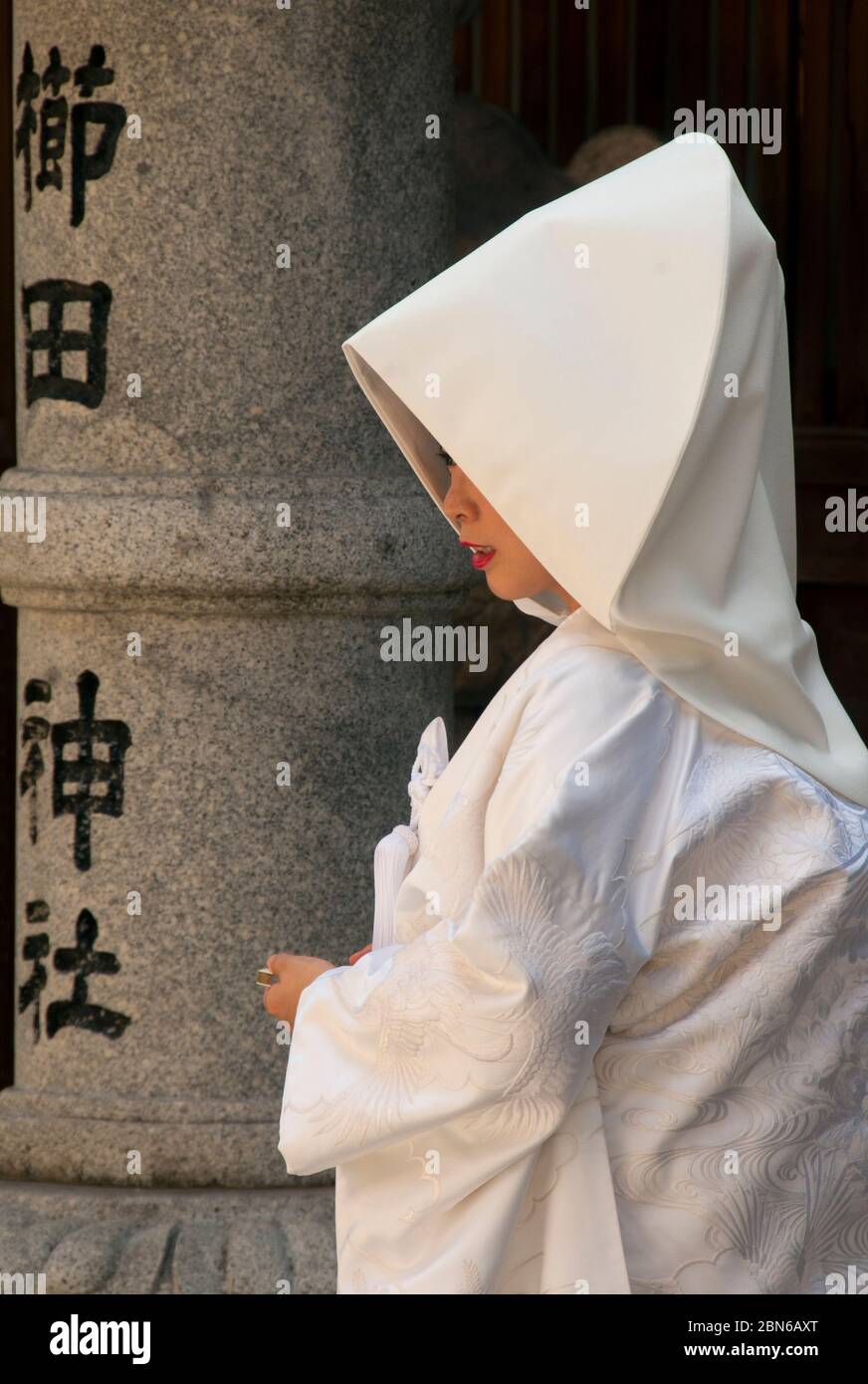 Japan: Eine Braut am Kushida-Schrein (Kushida-jinja), Hakata, Fukuoka, Kyushu. Kushida-jinja ist ein schintoistischer Schrein, der Amaterasu, dem Japaner, gewidmet ist Stockfoto