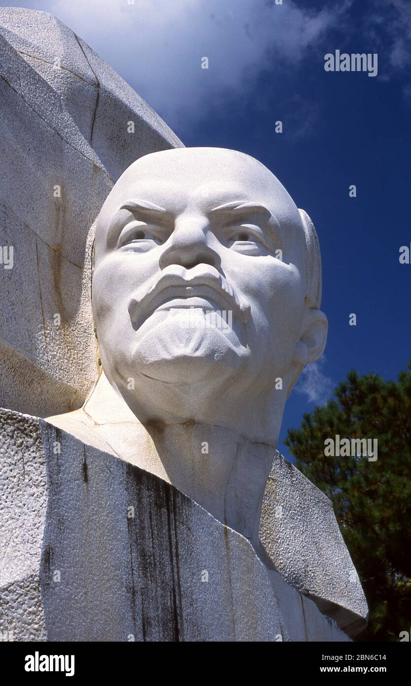 Kuba: Denkmal für Wladimir Iljitsch Lenin, geboren Wladimir Iljitsch Uljanow (1870-1924), im Leninpark, Havanna. Denkmal von Sowjetische Re Stockfoto