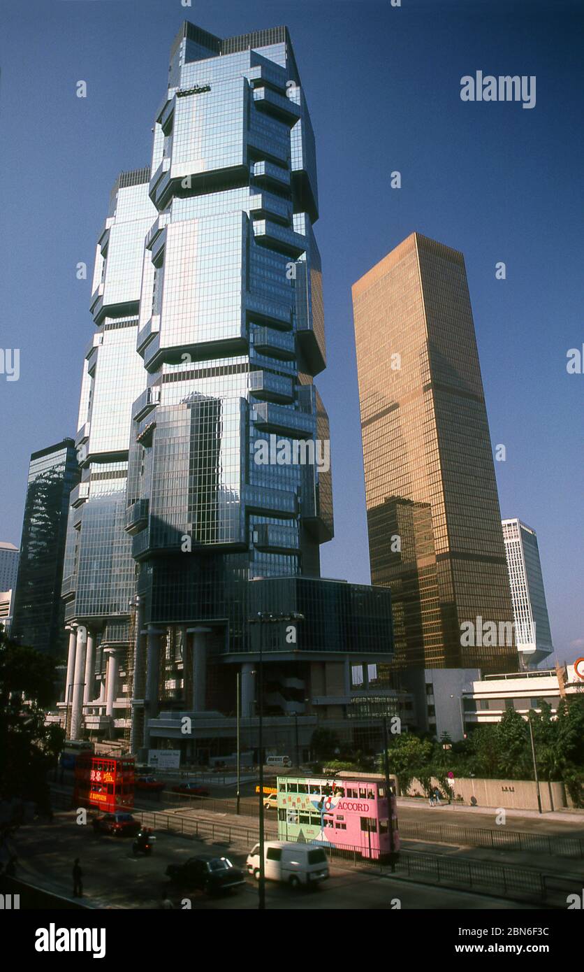 China: Die Zwillingstürme des Bond Center (heute Lippo Center) und des Far East Finance Center, Admiralty, Hong Kong (1987). Ursprünglich ein Stockfoto