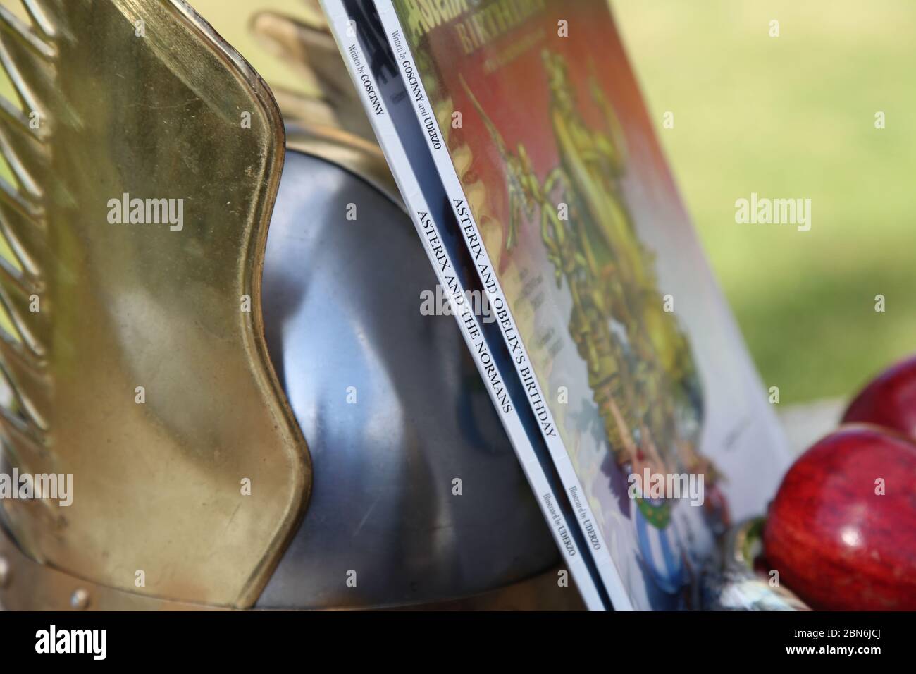 Asterix-Bücher gegen geflügelten Helm, englische Version Stockfoto