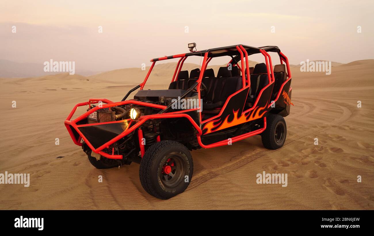 Buggy Auto in der Wüste in der Nähe von Huacachina, Ica, Peru Stockfoto