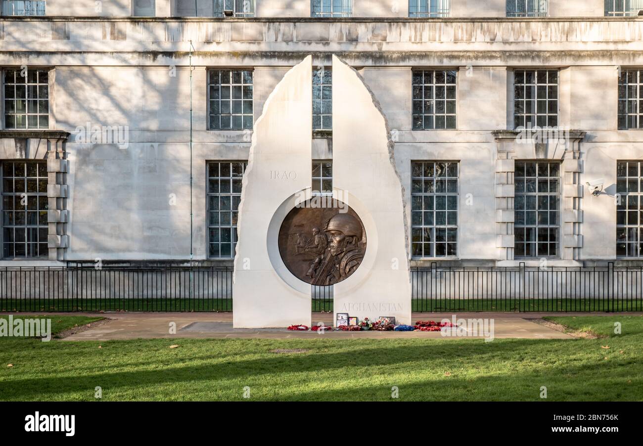 Das Irak und Afghanistan Memorial, Verteidigungsministerium, Whitehall, London. Tribut an britische Bürger, die in den Golf-, Afghanistan- und Irakkriegen verwickelt sind Stockfoto