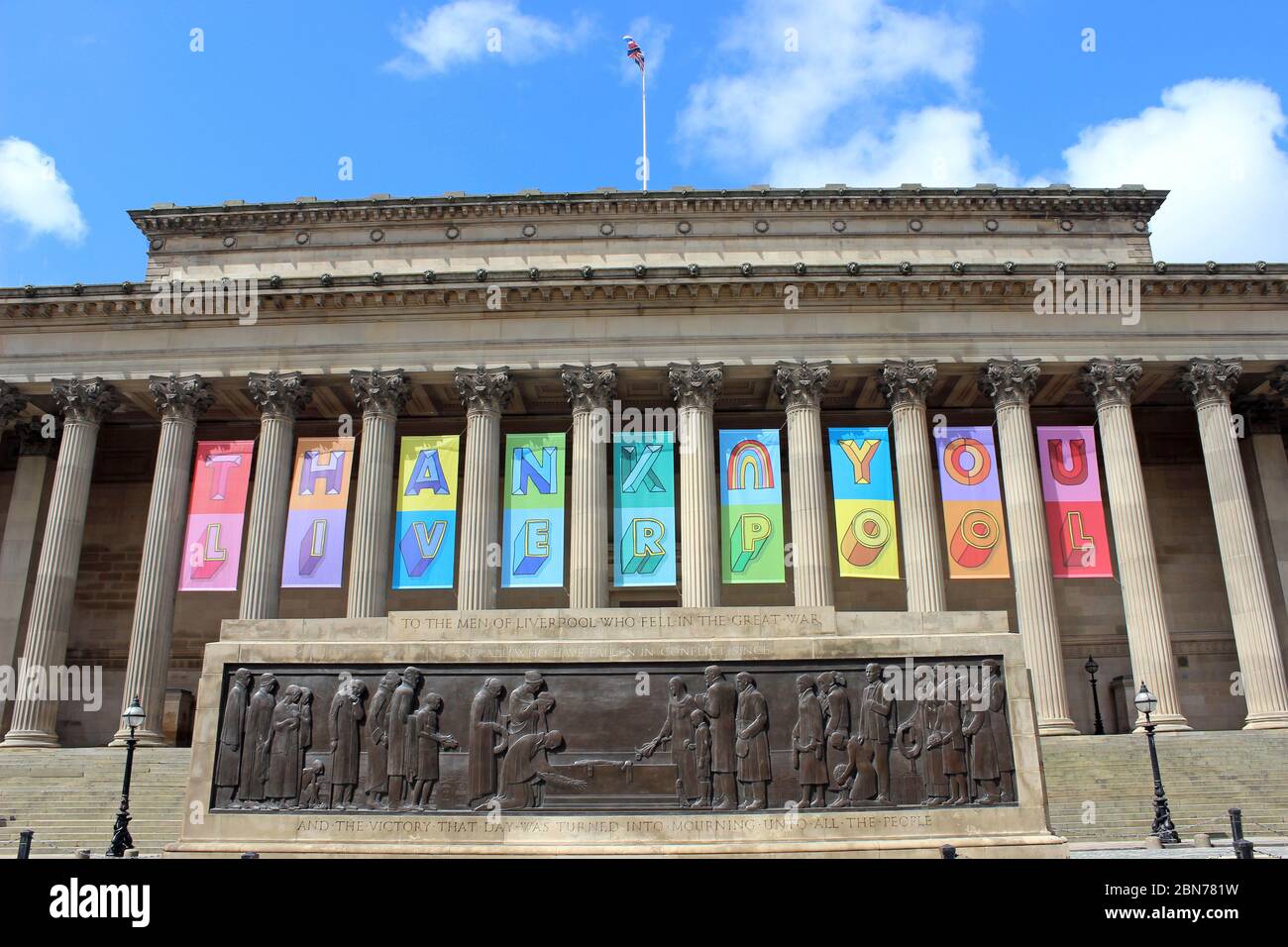 Danke Liverpool Banners in St Georges Hall Liverpool inmitten der Covid 19 Coronavirus Pandemie Stockfoto