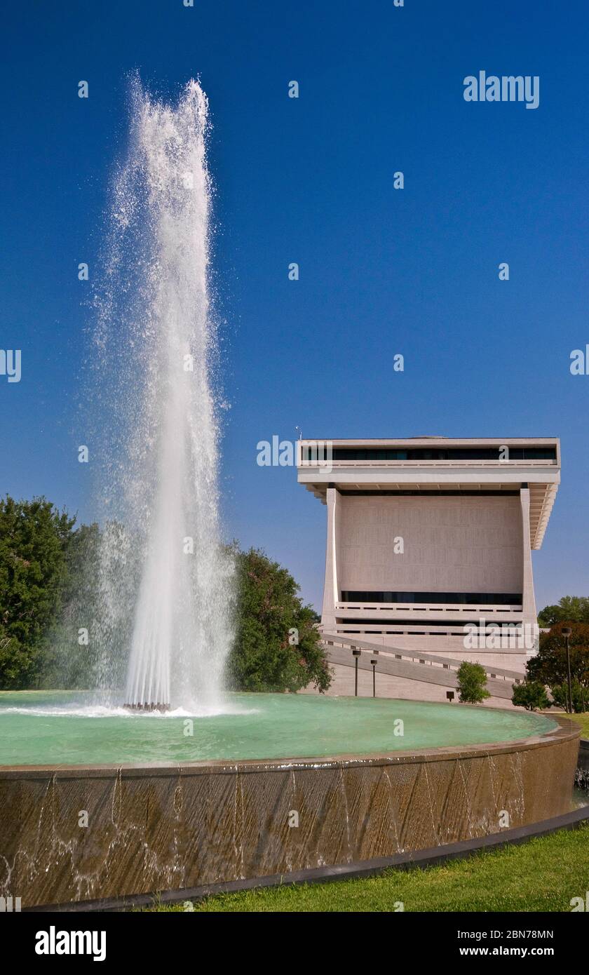 Lyndon Baines Johnson Presidential Library & Museum, Brunnen, auf dem Campus der Universität von Texas in Austin, Texas, USA Stockfoto