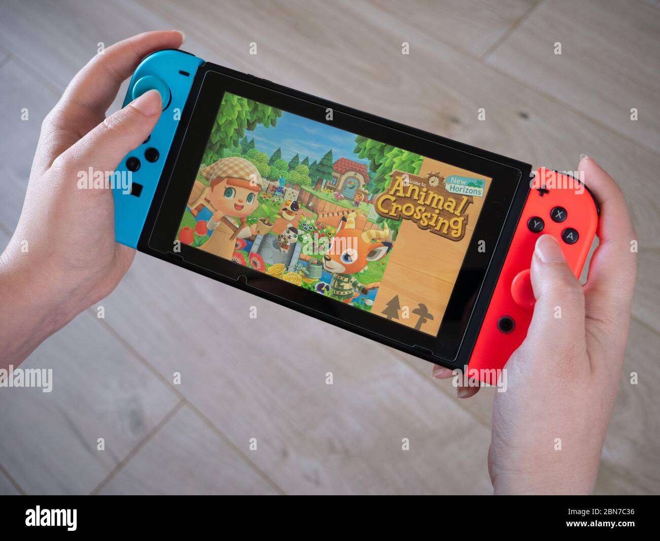 Mai 2020, UK: Nintendo Switch neue Ausziehen Spiel Handheld-Konsole zu  Hause Stockfotografie - Alamy