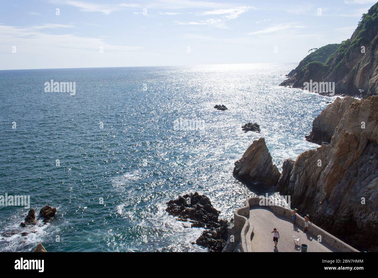 Felsen am Meer in Acapulco, Mexiko Stockfoto