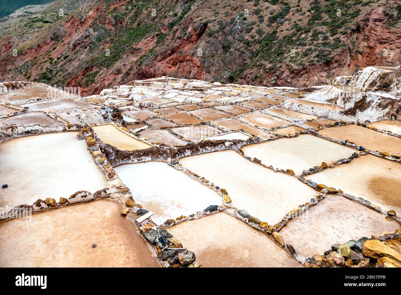 Salzweiher in Maras (Salinas de Maras), Heiliger Tal, Peru Stockfoto
