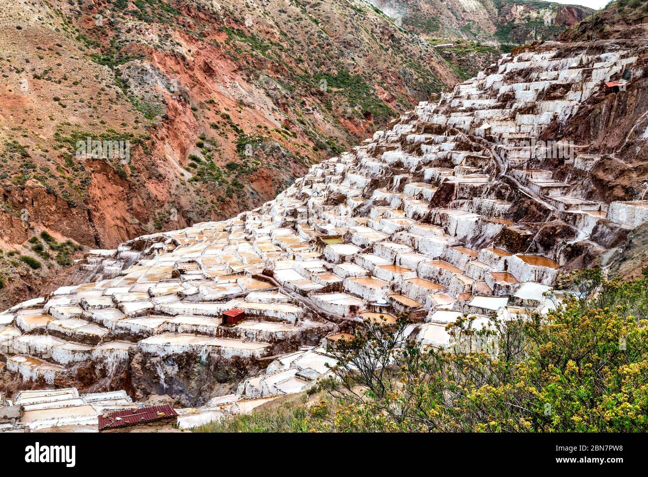 Salzweiher in Maras (Salinas de Maras), Heiliger Tal, Peru Stockfoto