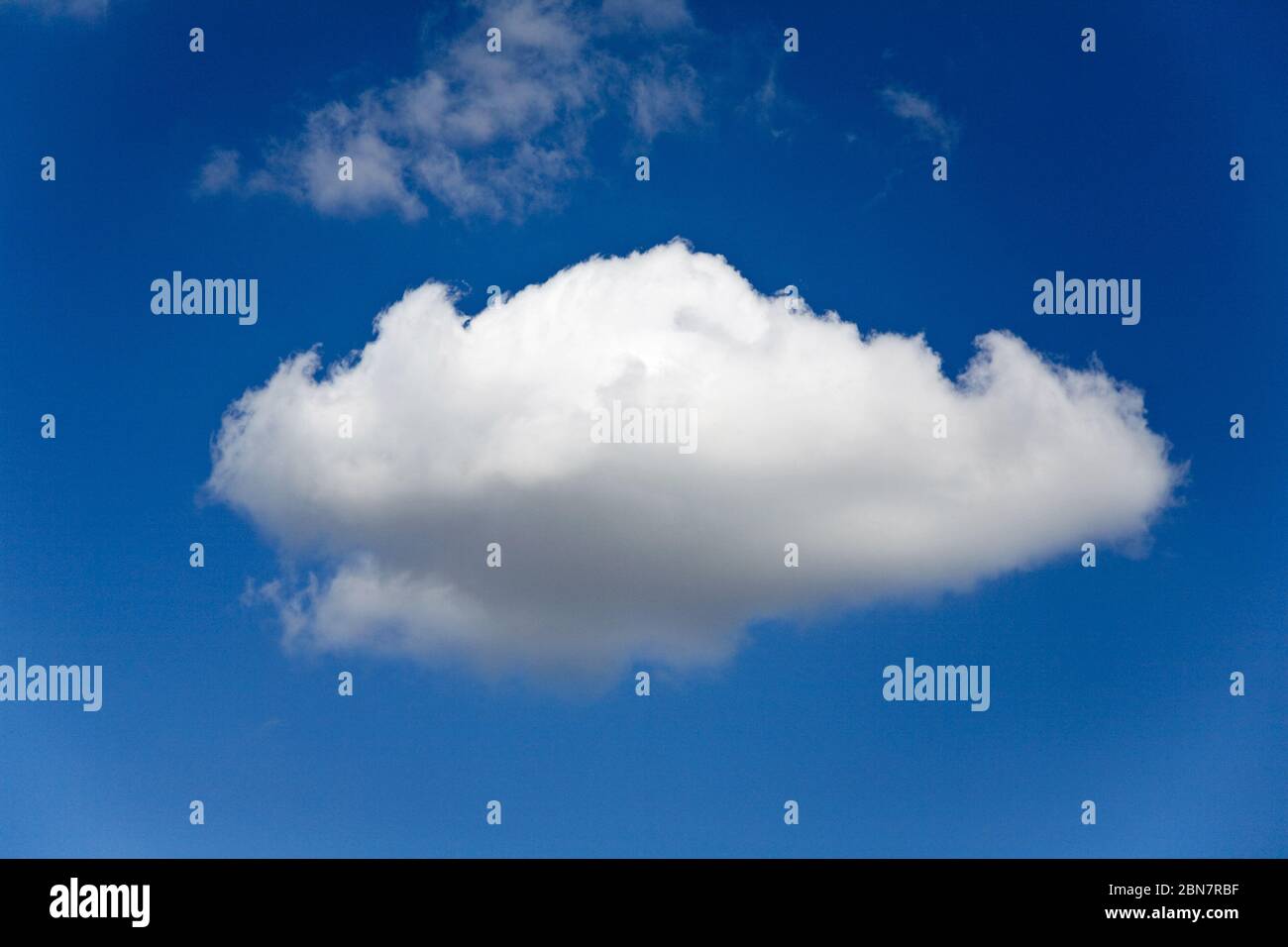 Einzige Wolke Stockfoto