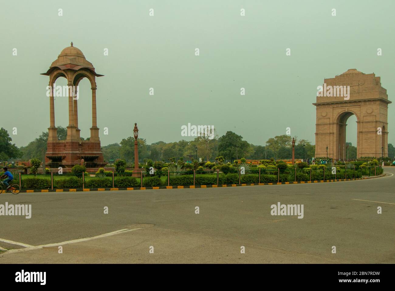 Leere Amar Jawan Jyoti und India Gate National war Memorial in Delhi Stockfoto