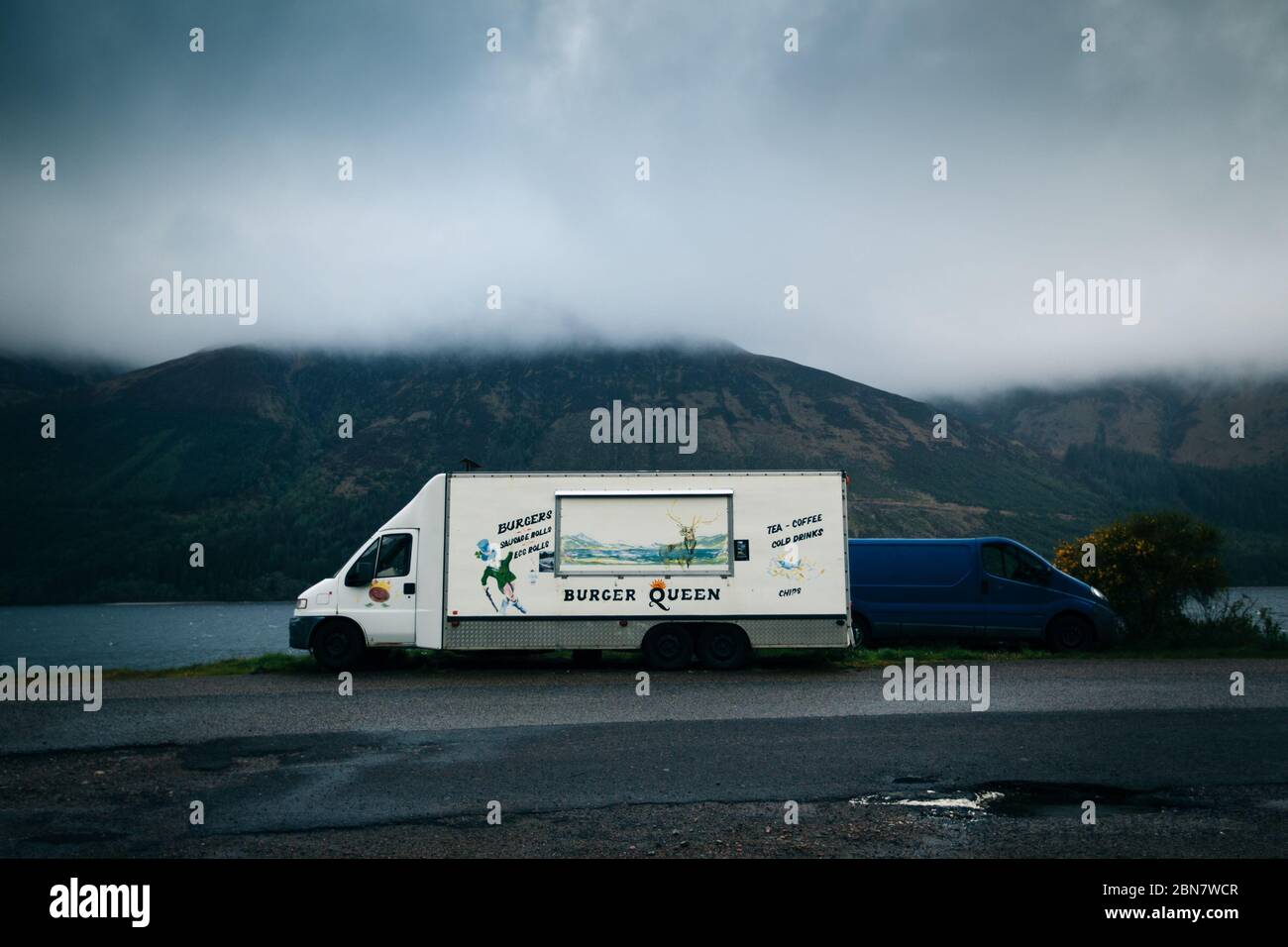 Burger Queen Fast-Food-Van, am Loch Lochy, in der Nähe von Fort William, Schottland, Großbritannien Stockfoto