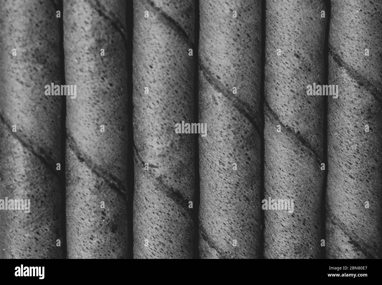 Ein Bündel von Schokolade gewürzt Wafer Rollen. Knusprige Wafer-Rollen, die von Kindern geliebt werden. Stockfoto