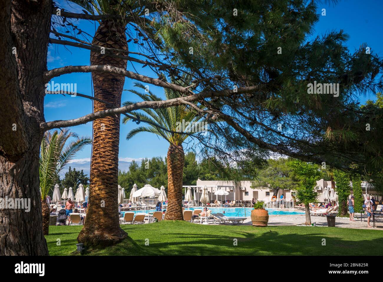 Swimmingpool in einem Hotelresort in Korfu, Griechenland. Stockfoto