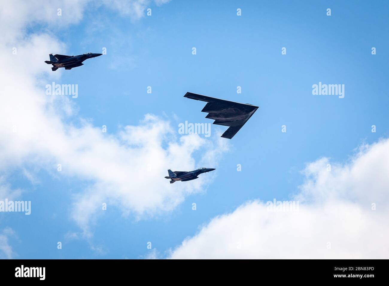 B2 Spirit Steath Bomber und zwei F15-Flypast Fairford RIAT 2018 Stockfoto